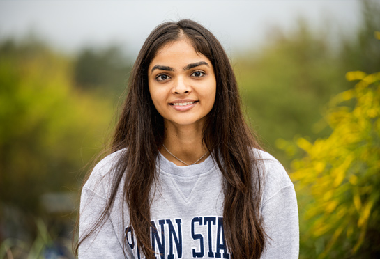 portrait of Dhruvi Patel outside